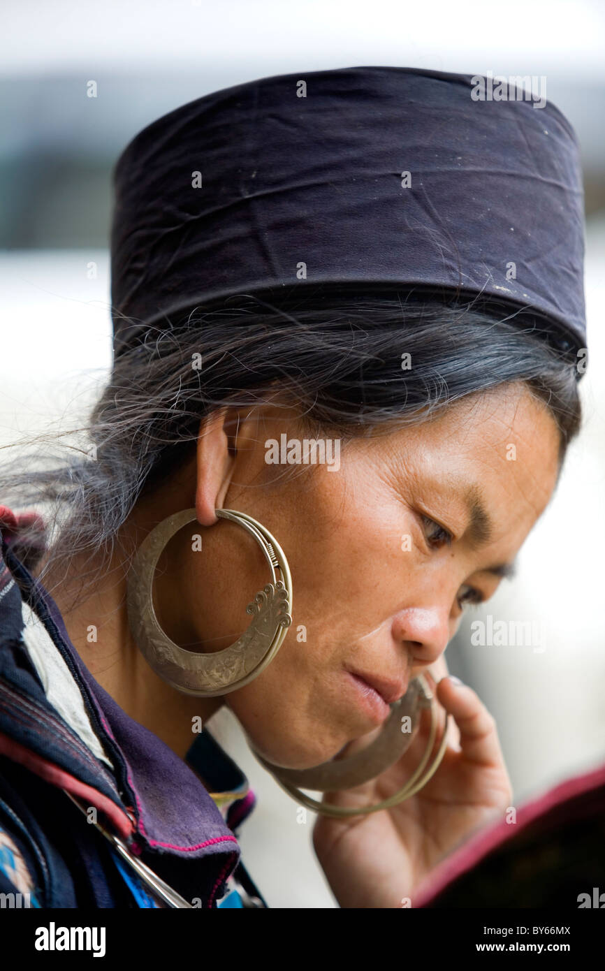Femme ethnique hmong noir. Banque D'Images