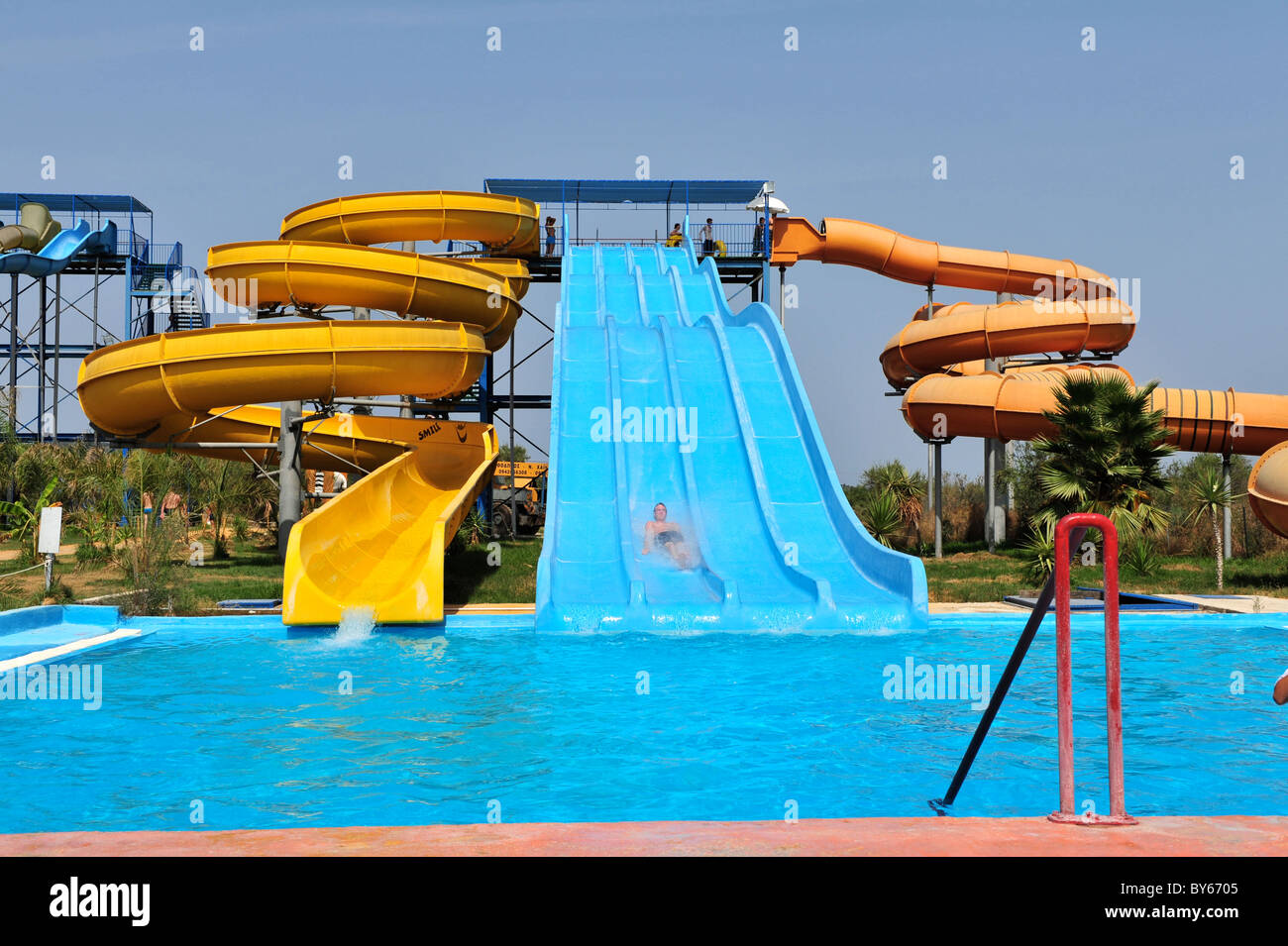 Water park slide Banque de photographies et d'images à haute résolution -  Alamy