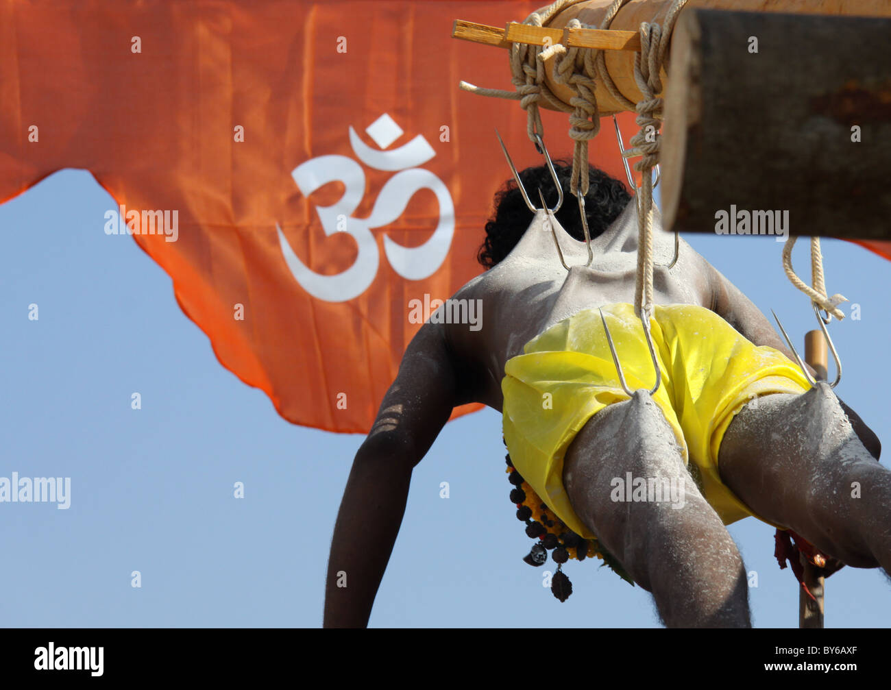 Hindu danse exécutée par les dévots au cours de la cérémonie du culte de Murugan Banque D'Images