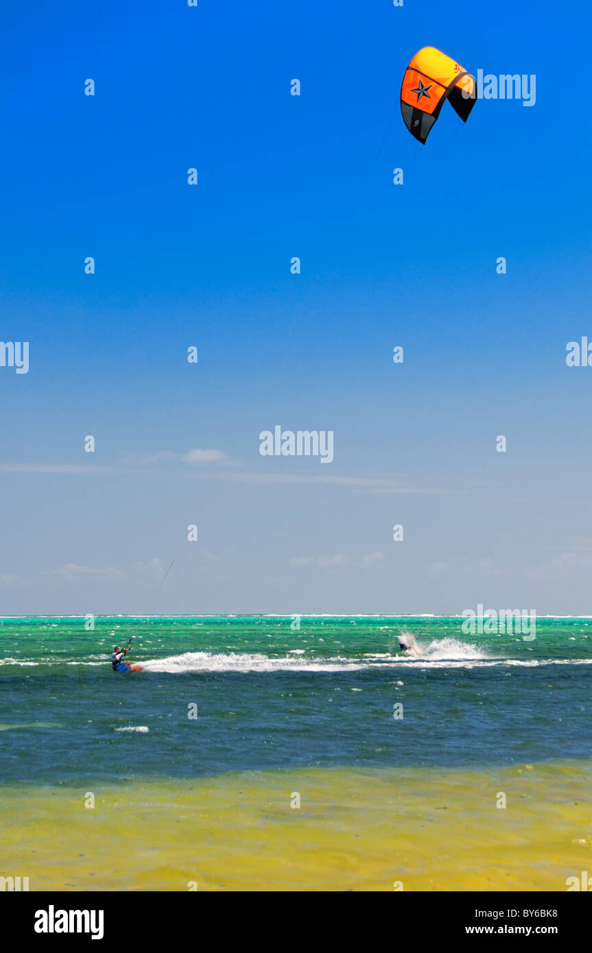 Kite Surf paradise au point Sud-Quest sur la péninsule Le Morne, Rivière Noire, Ile Maurice. Banque D'Images