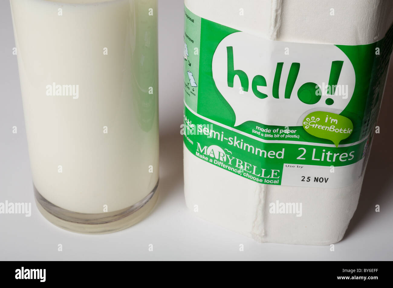 Green' bouteille de lait faites de carton Photo Stock - Alamy