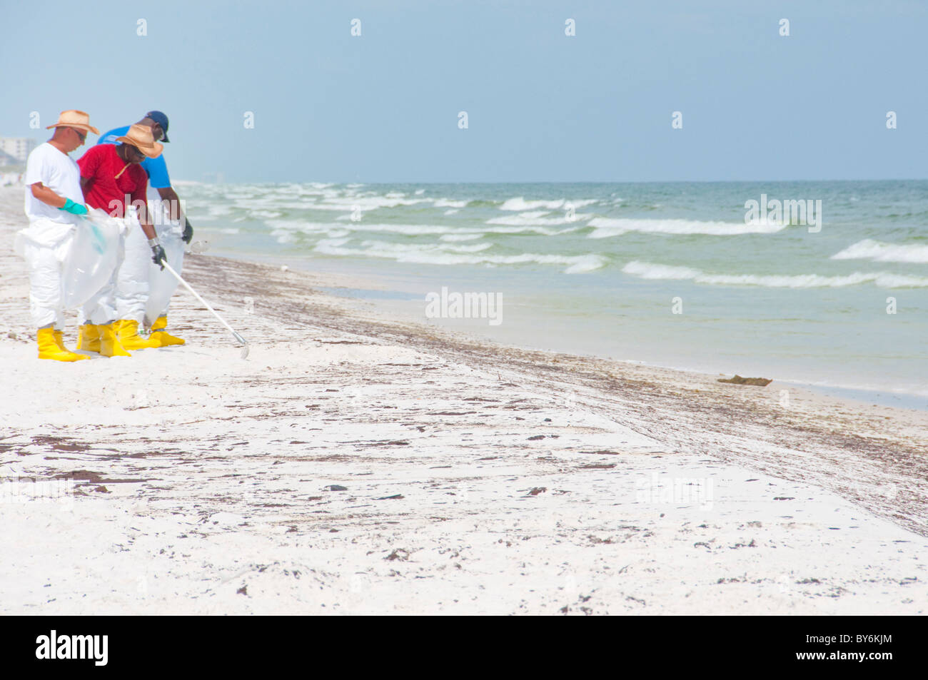 BP Oil spill travailleurs sur Pensacola Beach Banque D'Images