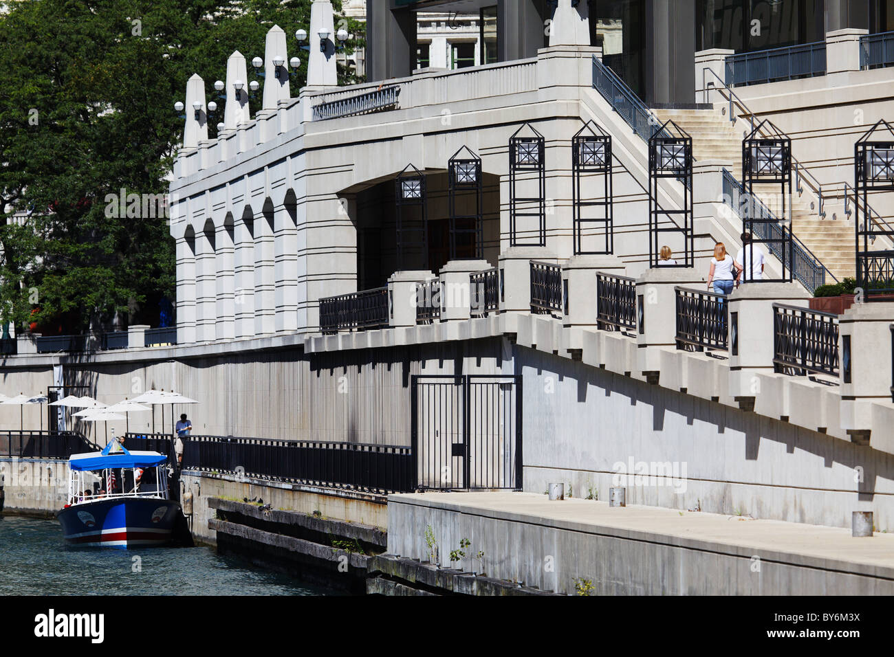 Jetée sur la rivière Chicago, Chicago, Illinois, États-Unis Banque D'Images