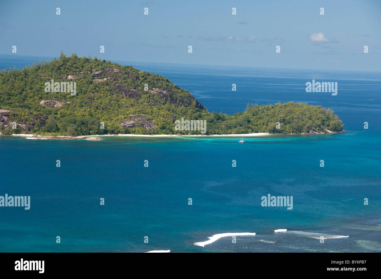 Les Seychelles, l'île de Mahé. La côte ouest de Mahé, Port Ternay Marine National Park. L'île de la tortue (aka Thérèse Island) Banque D'Images