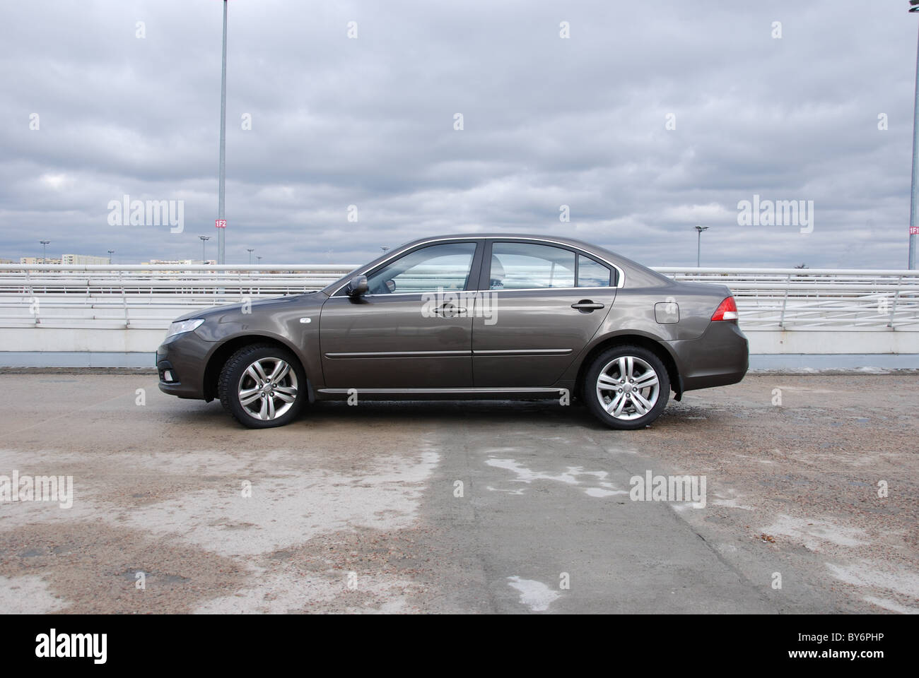 Kia Magentis 2.0 CRDI - MA 2005 - gris - quatre portes (4D) - Le haut-mid size populaires voitures de, segment D - ville d'hiver, Banque D'Images