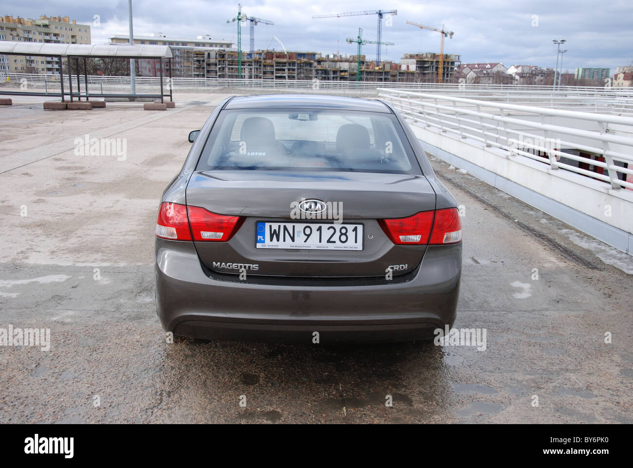 Kia Magentis 2.0 CRDI - MA 2005 - gris - quatre portes (4D) - Le haut-mid size populaires voitures de, segment D - ville d'hiver, Banque D'Images