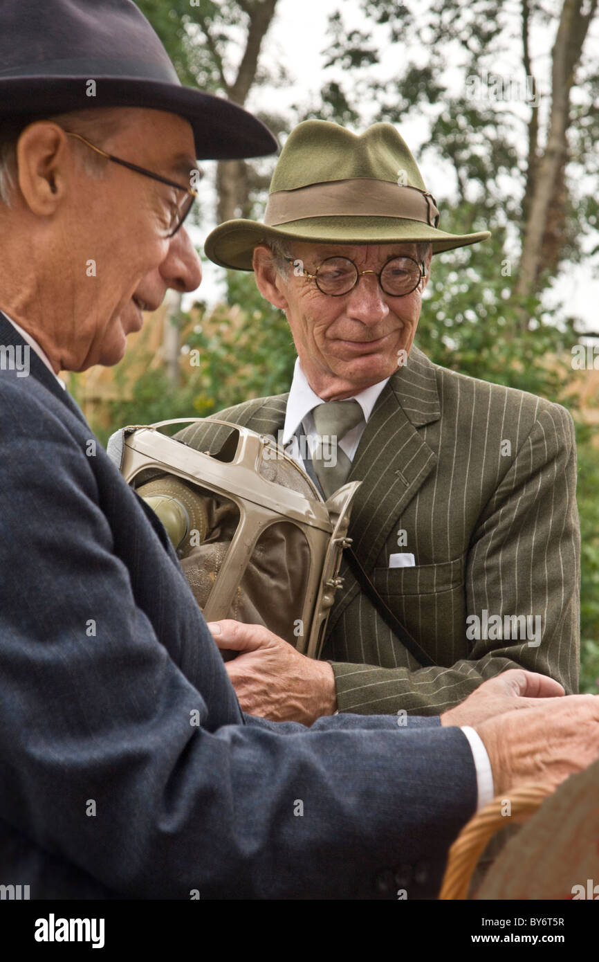 Les participants ont, dans les années 40, reconstitution d'un week-end à Leyburn, North Yorkshire. Photographié sur Leyburn gare. Banque D'Images