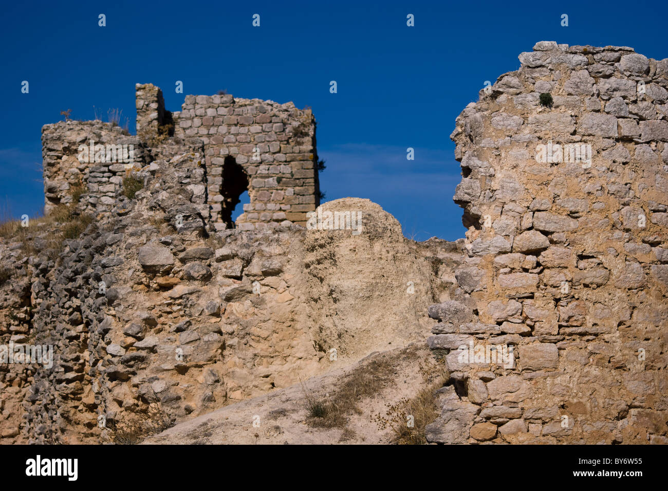 Les murs en ruine du château TEBA VOIR L'ESPAGNE ANDALOUSIE Banque D'Images