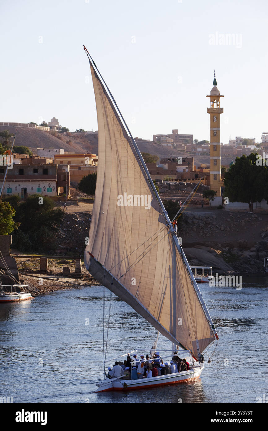 Felouque sur le fleuve Nil, Assouan, Egypte, Afrique du Sud Banque D'Images