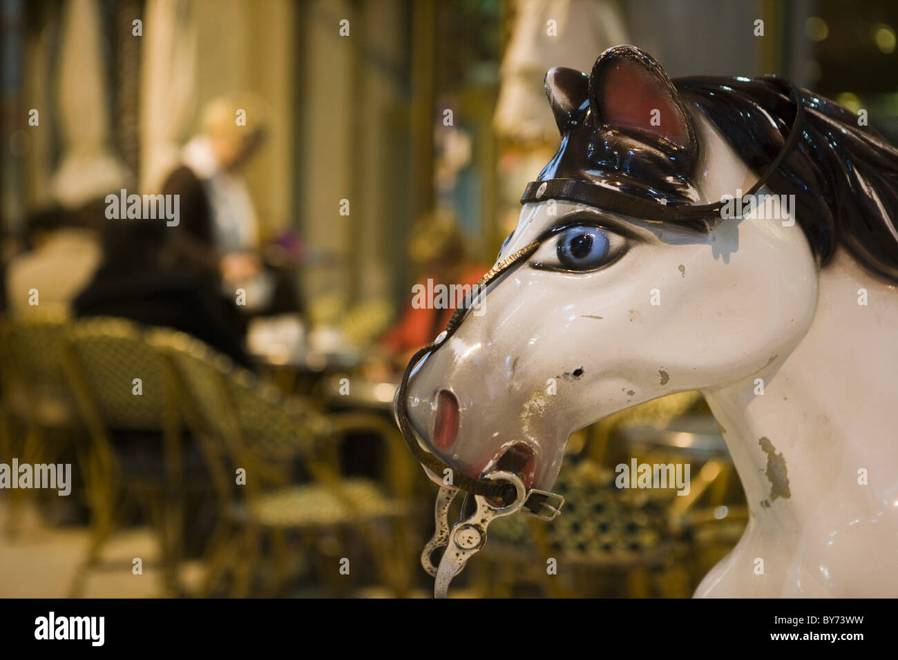 Un cheval à bascule électrique à une galerie marchande, Bordeaux, Gironde,  Aquitaine, France, Europe Photo Stock - Alamy