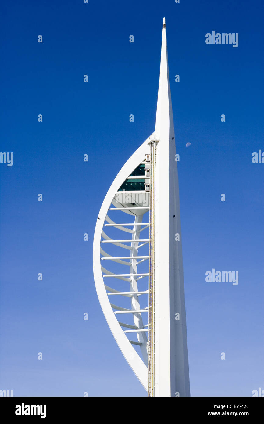 Tour Spinnaker sous ciel bleu, Portsmouth, Hampshire, Angleterre, Europe Banque D'Images