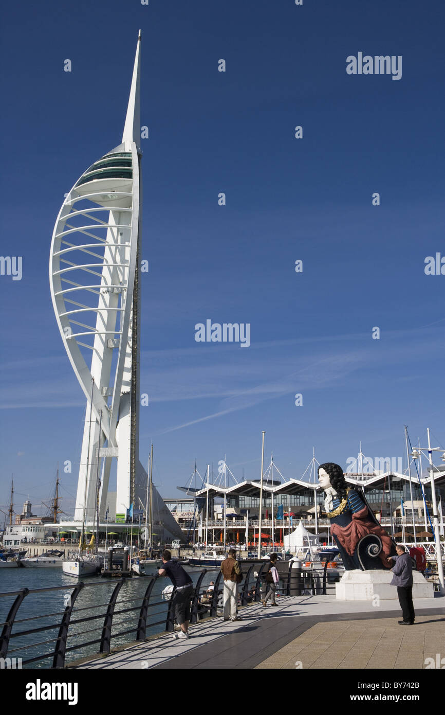Voir à GUNWHARF QUAYS et Spinnaker Tower, Portsmouth, Hampshire, Angleterre, Europe Banque D'Images