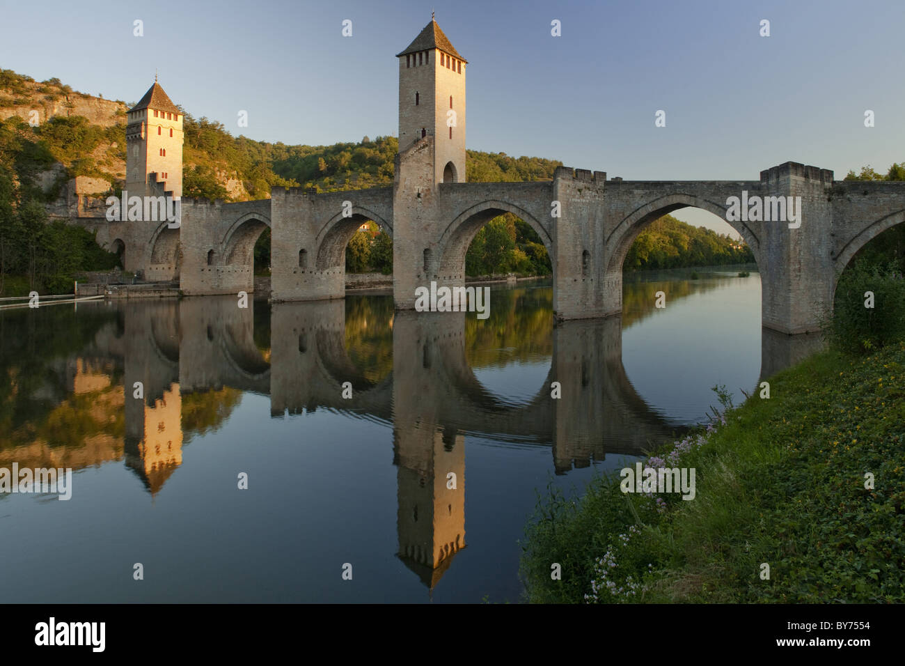 14e siècle stone arch bridge traversant la rivière Lot, Pont Valentre, pont Valentre, Cahors, Via Podiensis, Chemin de Saint J Banque D'Images