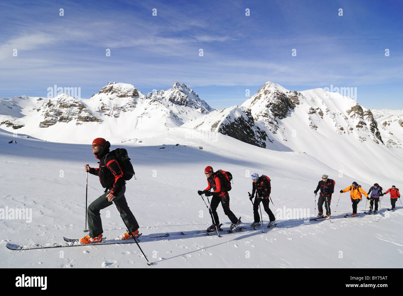 Ski alpinisme sur leur façon d'Tiz Tasner, Engadine, Grisons, Suisse, Europe Banque D'Images