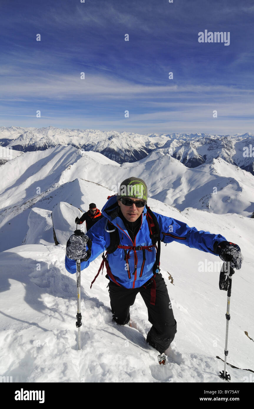 Ski alpinisme sur leur façon d'Tiz Tasner, Engadine, Grisons, Suisse, Europe Banque D'Images