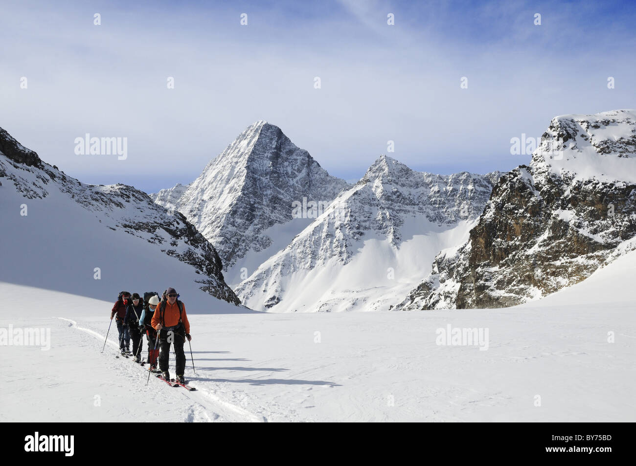 Ski alpinisme sur leur façon de Piz Buin, Engadine, Grisons, Suisse, Europe Banque D'Images