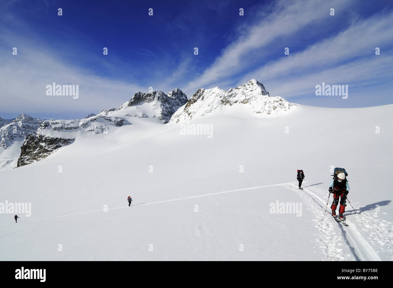 Ski alpinisme sur leur façon de Piz Buin, Engadine, Grisons, Suisse, Europe Banque D'Images