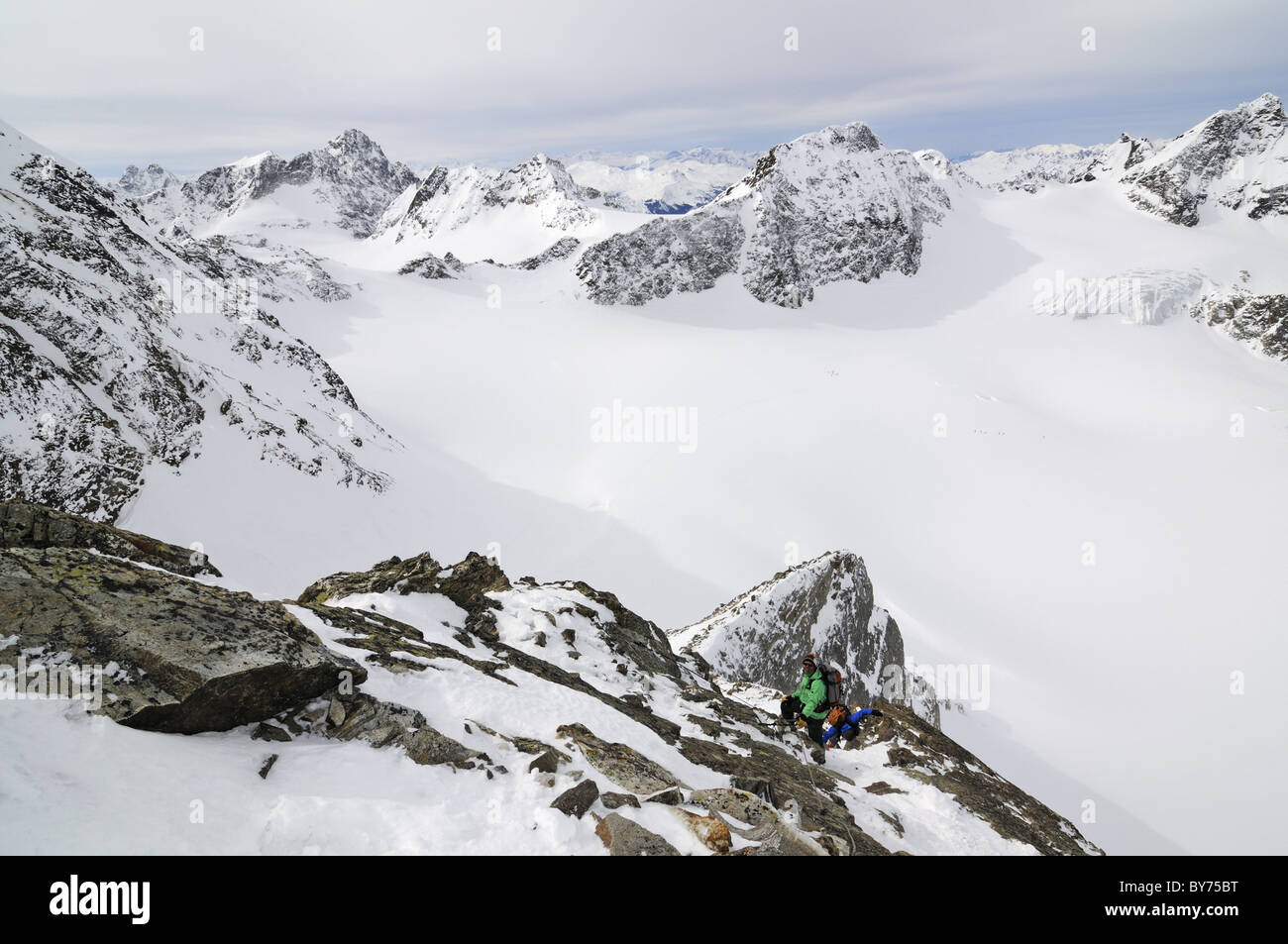 Ski alpinisme sur leur façon de Piz Buin, Engadine, Grisons, Suisse, Europe Banque D'Images