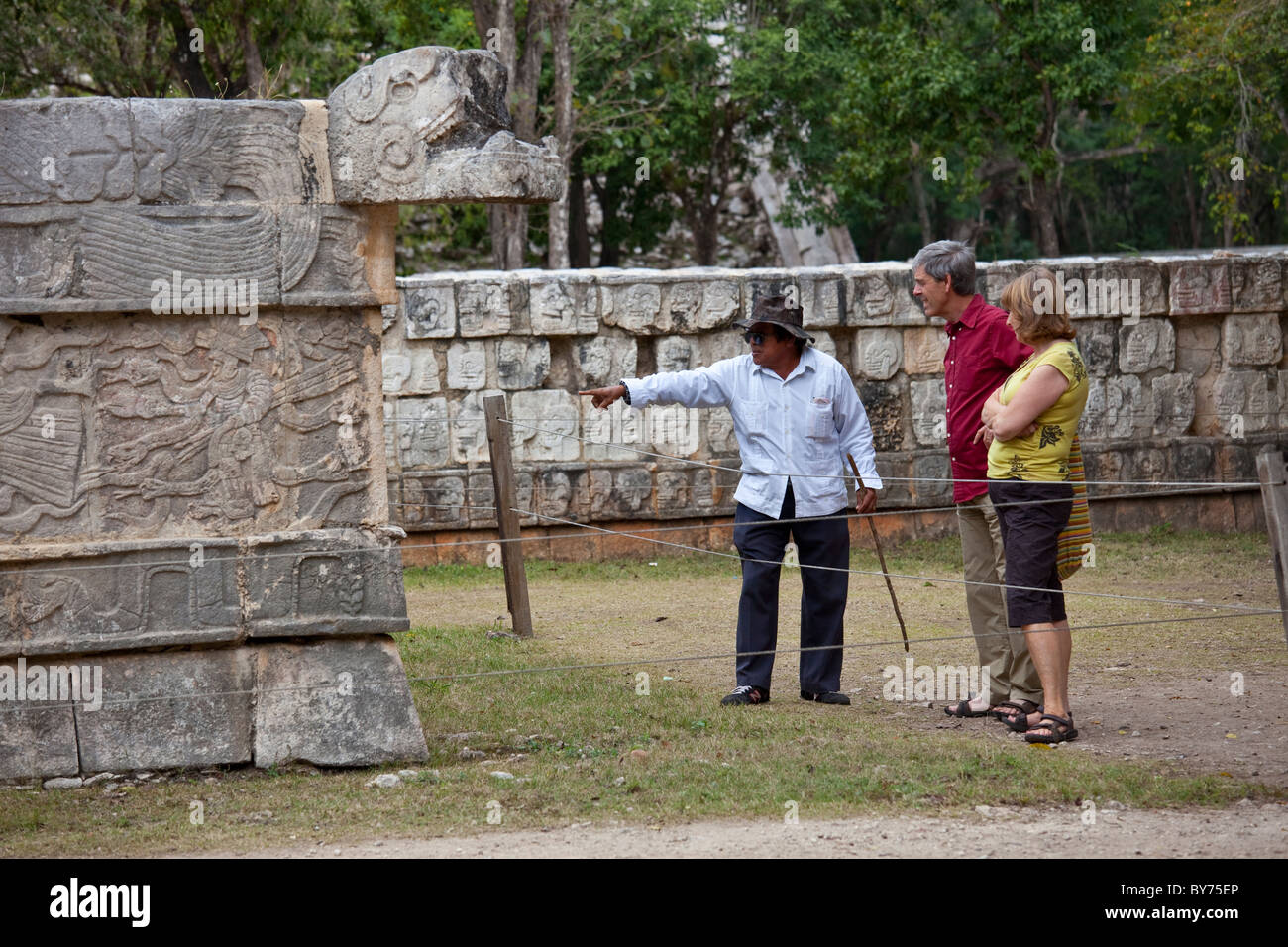 Platforma de los Aguilas y los jaguares, Chichen Itza, Mexique Banque D'Images