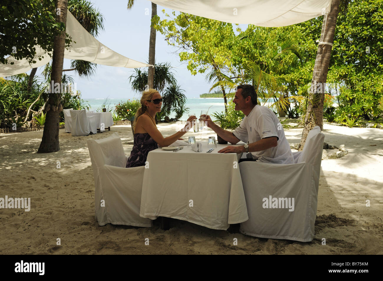 Pique-nique sur Jehunuhura Island, île Kanuhura Lhaviyani Atoll, Maldives, Banque D'Images