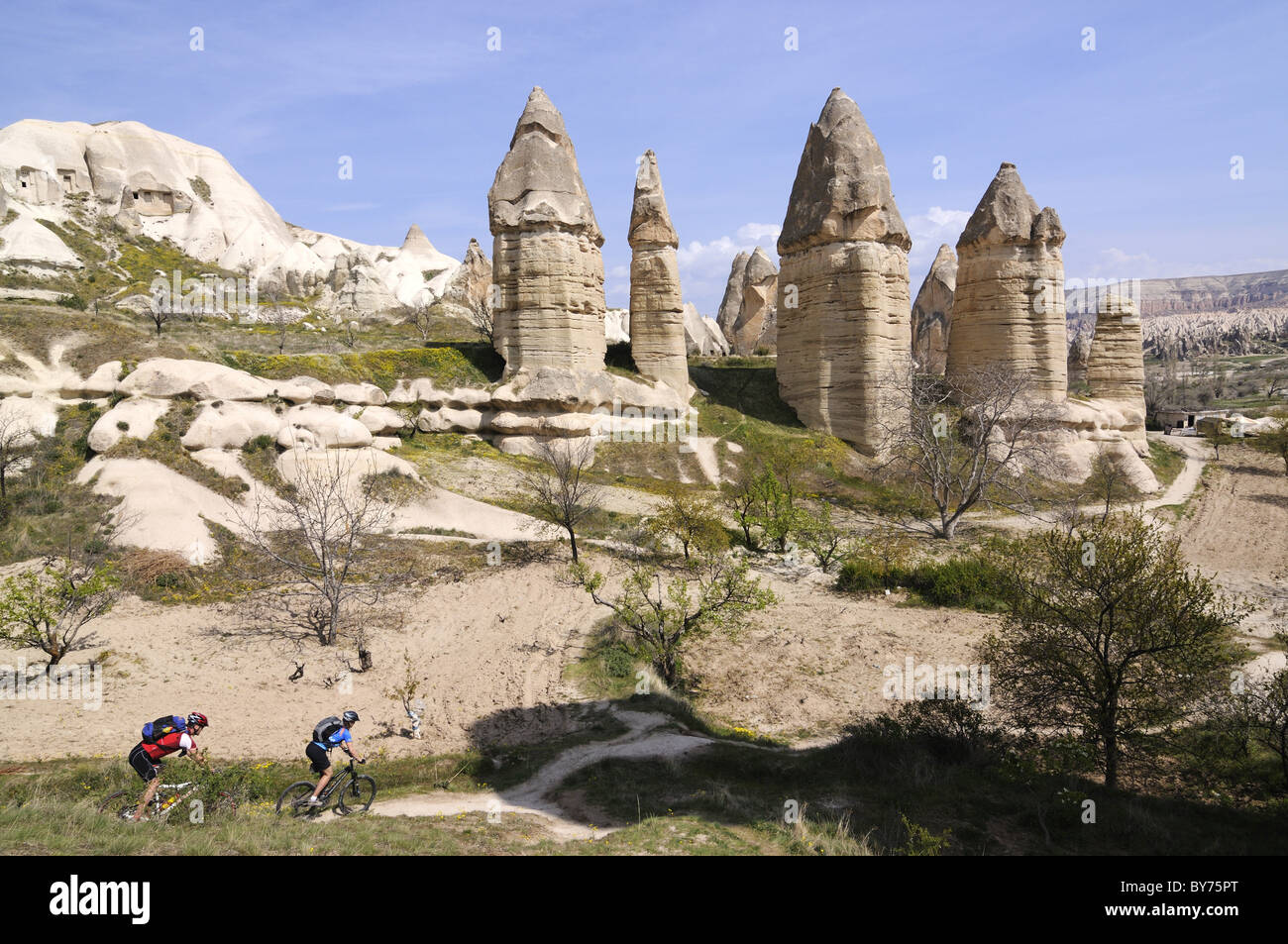 Vélo de montagne dans la vallée de la vallée de l'amour, Guevercinlik, Goereme, Cappadoce, Turquie Banque D'Images