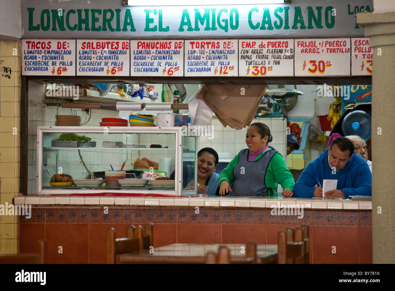 Cookshop dans le Bazar Municipal, Valladolid, Yucatan, Mexique Banque D'Images