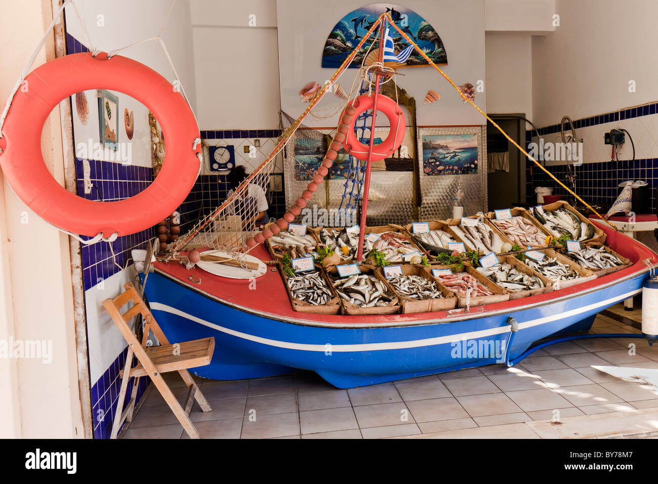 La Crète Rethymnon vendeur de poisson Banque D'Images