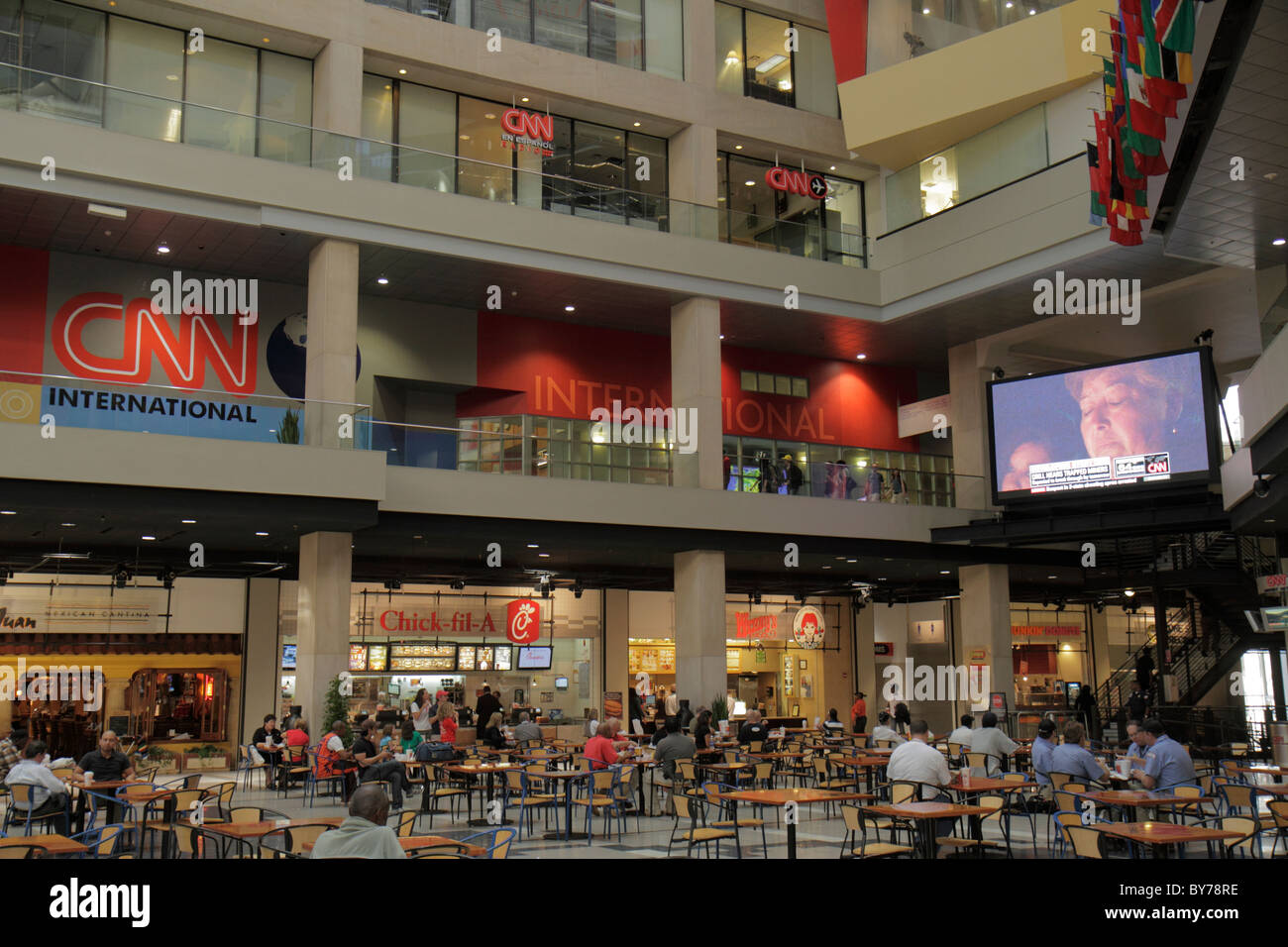 Atlanta Georgia, CNN Center, CNN International, atrium, magasins, aire de restauration, tables de table, tables, dîner, Wendy's, Chick fil A, restauration rapide, franchise, t Banque D'Images