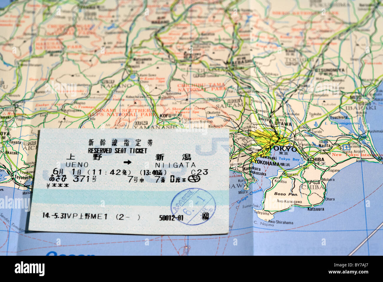 Siège réservé japonais billet et carte touristique du Japon montrant tokyo Banque D'Images