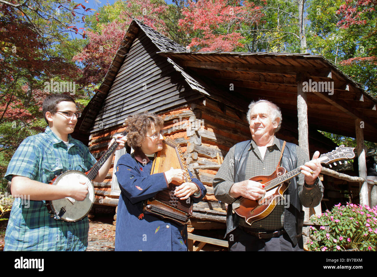 Georgia Hiawassee,Georgia Mountain Fairgrounds,Fall Festival,Southern Appalachian Heritage,folklore,rural style de vie,femme femme femme,homme hommes,bo Banque D'Images