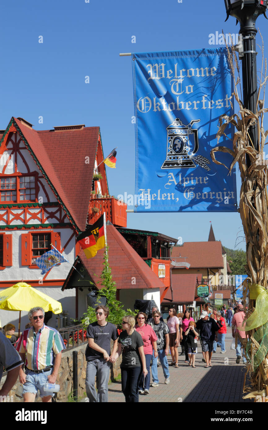 Georgia Helen, thème du village alpin allemand, Octoberfest, festival de l'Oktoberfest, architecture bavaroise, plaza, boutiques, shopping shopping shopping shopping shopping shopping shopping boutiques marque Banque D'Images