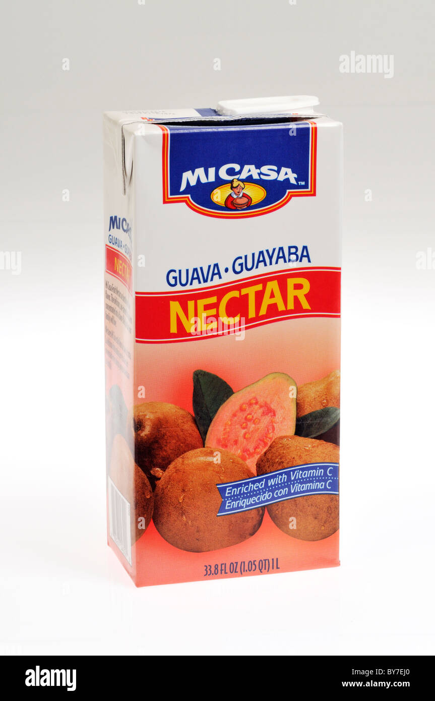 Une boîte de jus de goyave Micasa guayaba jus nectar sur fond blanc, isolé. Banque D'Images