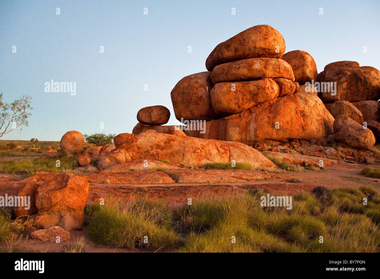 Devil's marbles, dans l'outback australien, territoire du nord Banque D'Images