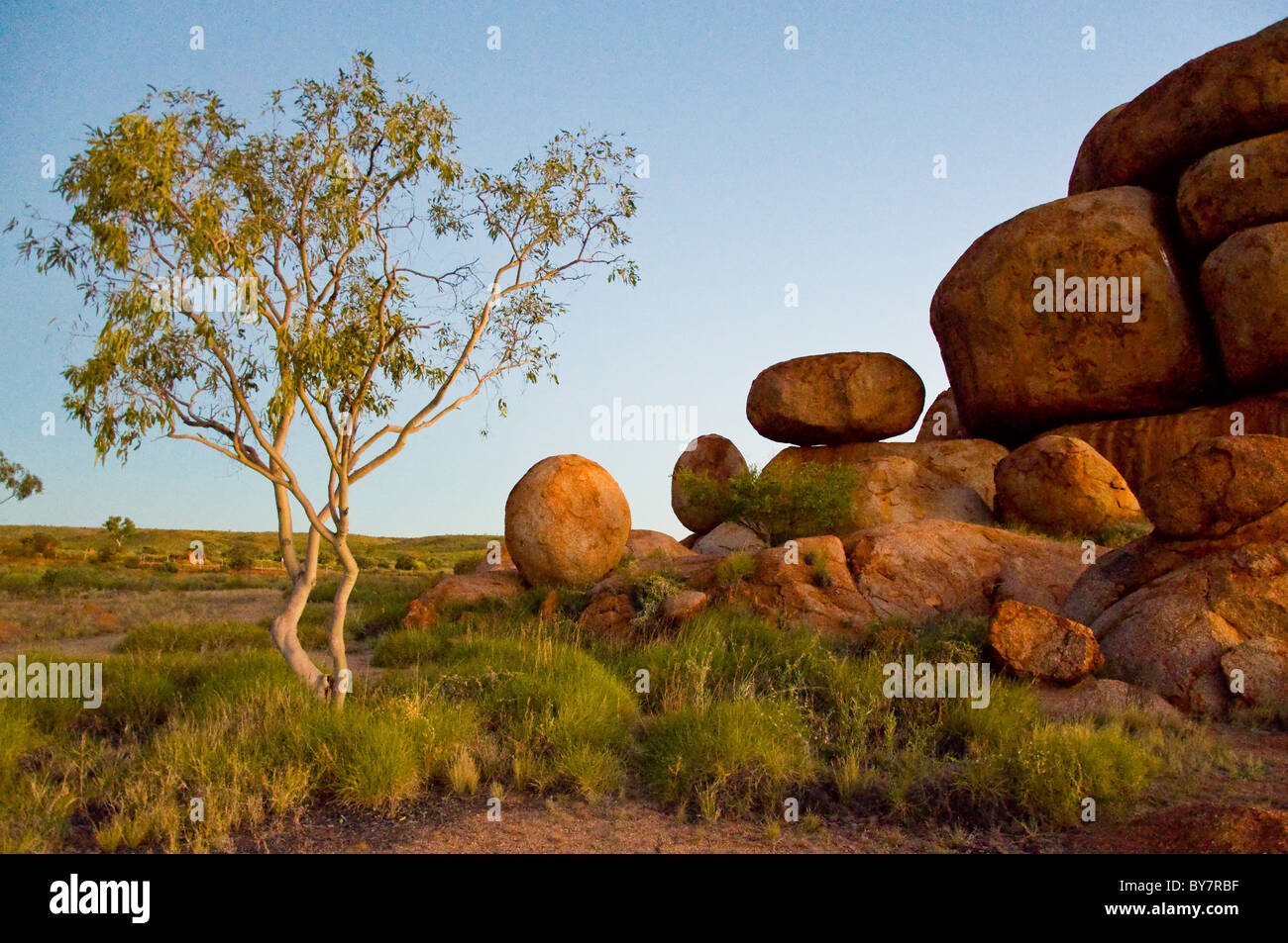 Devil's marbles, dans l'outback australien, territoire du nord Banque D'Images