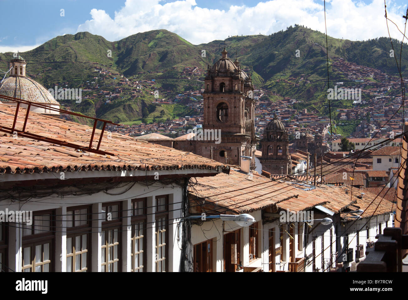 Les toits et les clochers de la Iglesia dans Cusco Banque D'Images