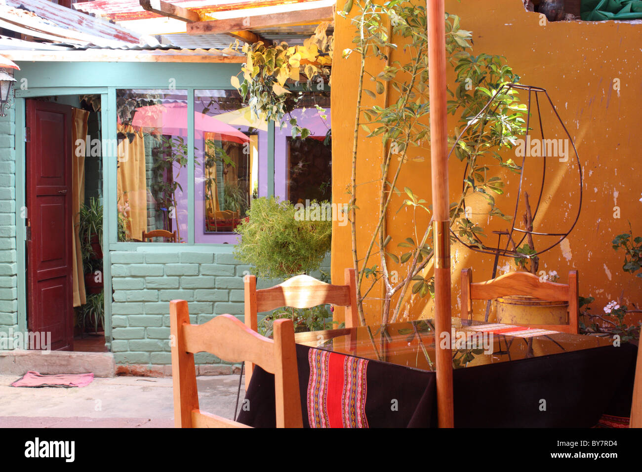 Café coloré jardin dans la région de Cusco San Blas Banque D'Images