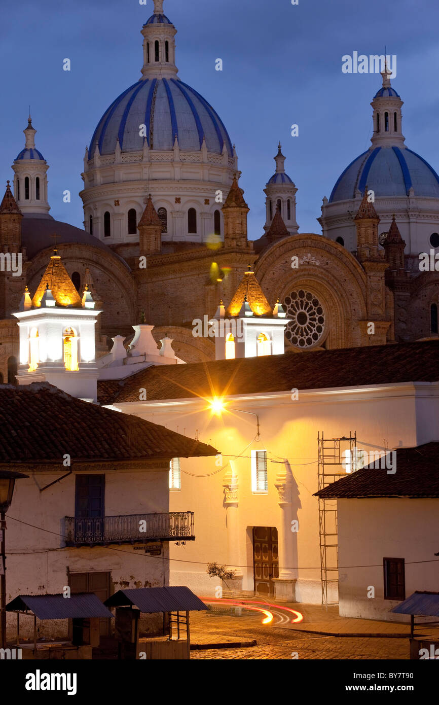 Cathédrale de l'Immaculée Conception, construite en 1885, au crépuscule, Cuenca, Équateur Banque D'Images