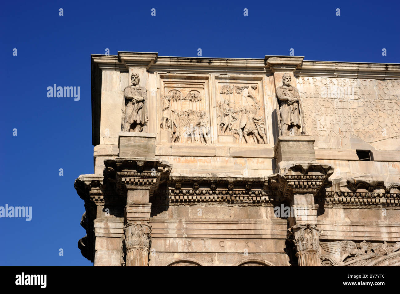 Italie, Rome, arc de Constantin de près Banque D'Images