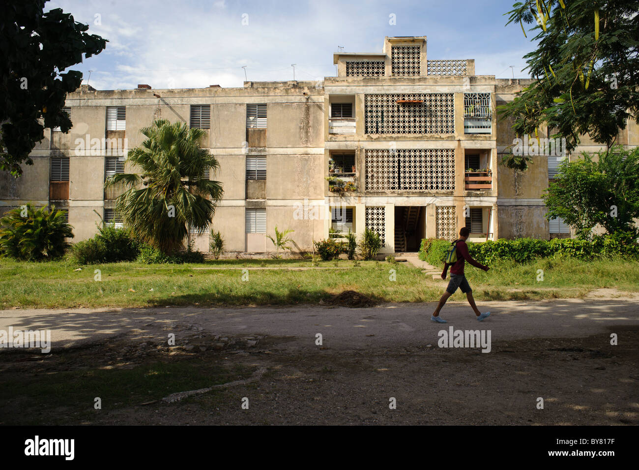 Bâtiment cubain époque soviétique dans holguin Cuba Banque D'Images