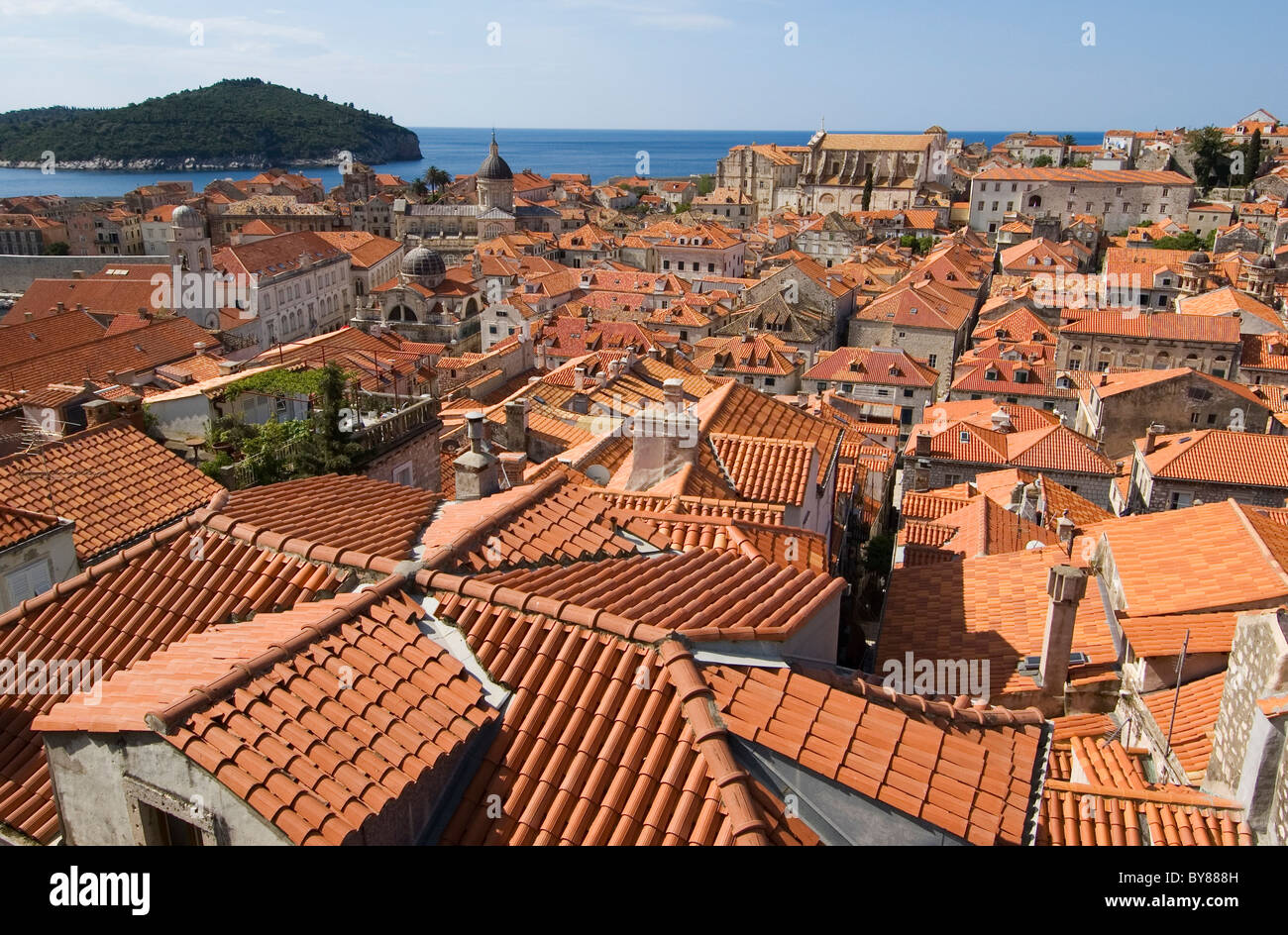 La Croatie, Elk192-3339 de la côte dalmate, Dubrovnik, vue depuis les remparts, les toits de tuile rouge Banque D'Images