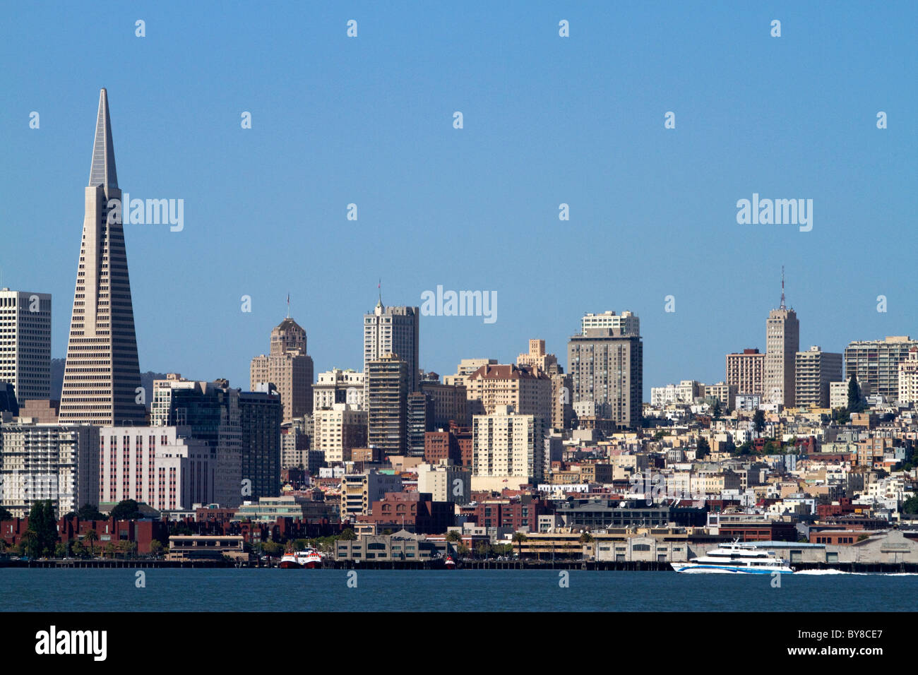 Vue de la ville de San Francisco de Treasure Island, en Californie, USA. Banque D'Images