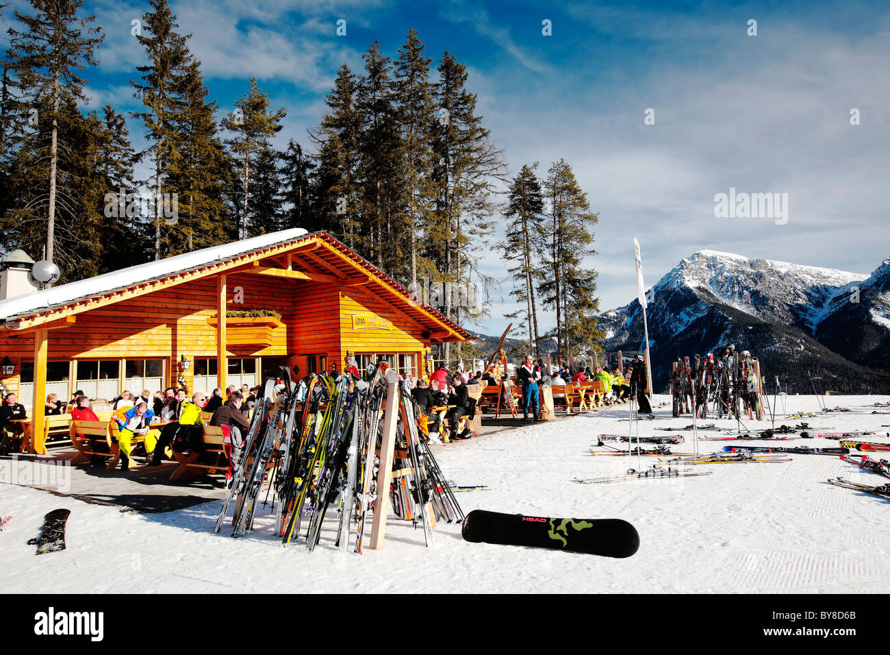 Log Cabins situé sur le Plan de Corones Val Badia Trentin-Haut-Adige Italie Banque D'Images
