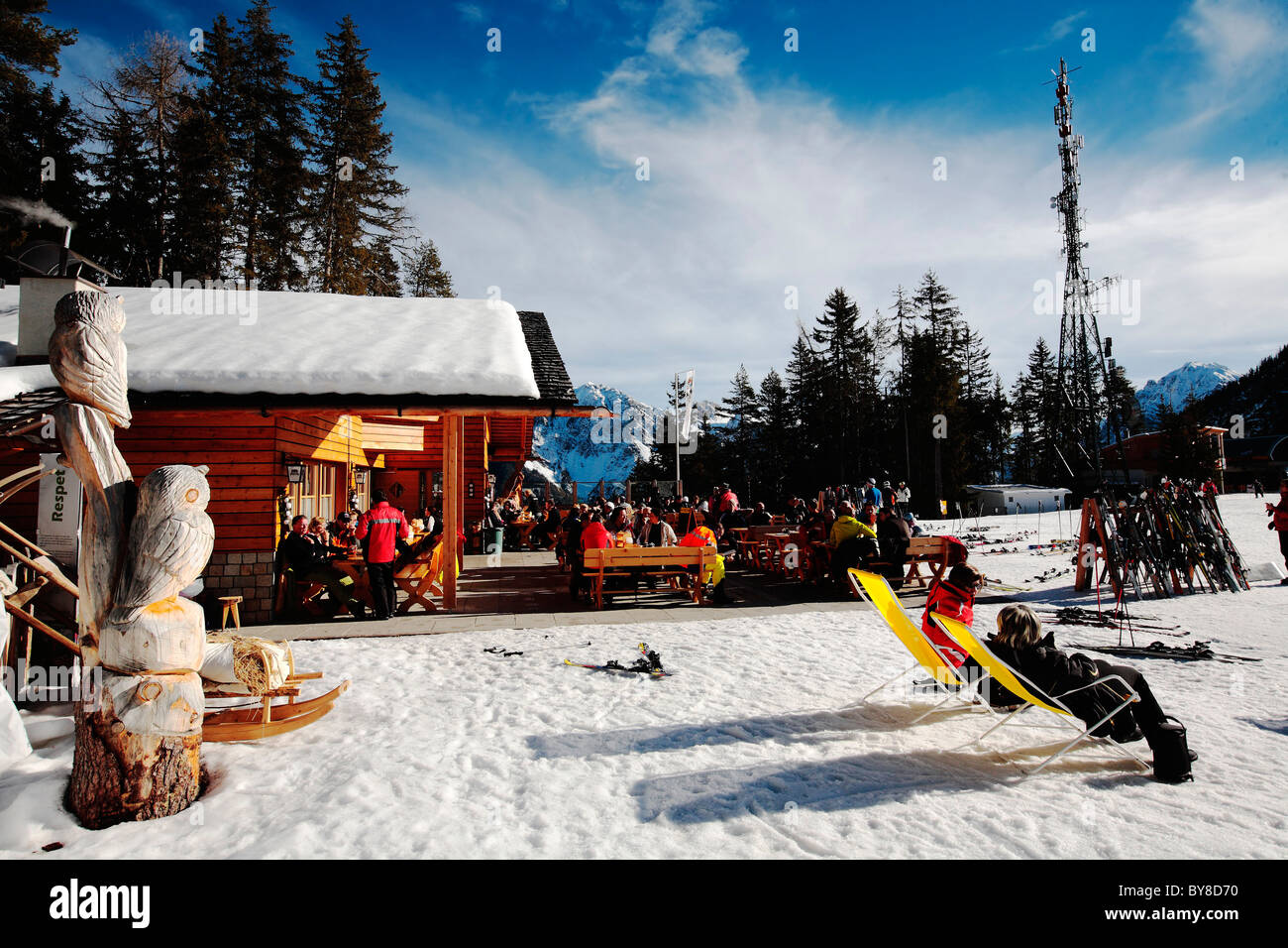 Log Cabins situé sur le Plan de Corones Val Badia Trentin-Haut-Adige Italie Banque D'Images
