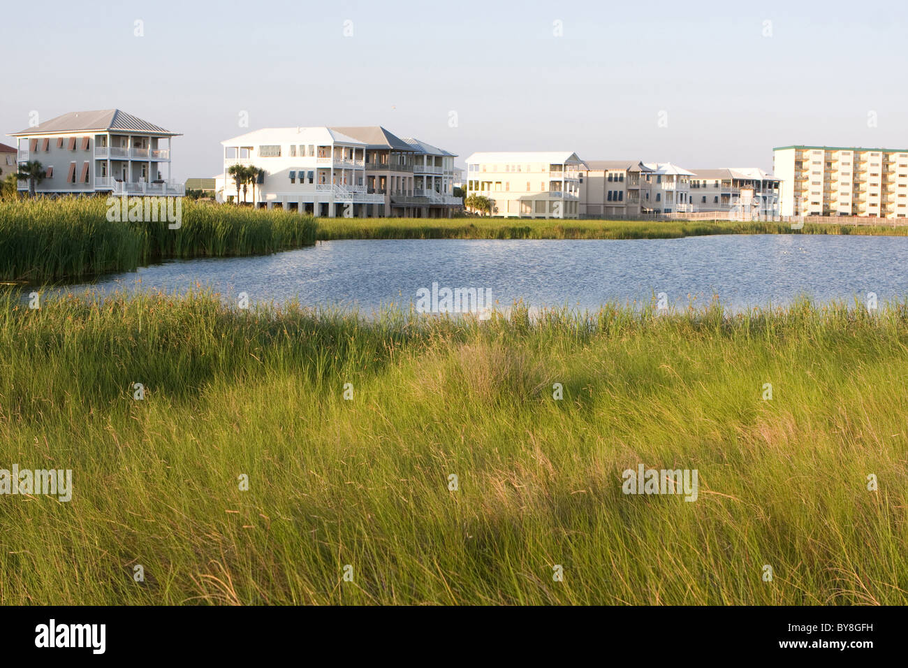 Luxe location appartement haut de gamme d'empiéter sur les zones humides au Destin, Floride Banque D'Images