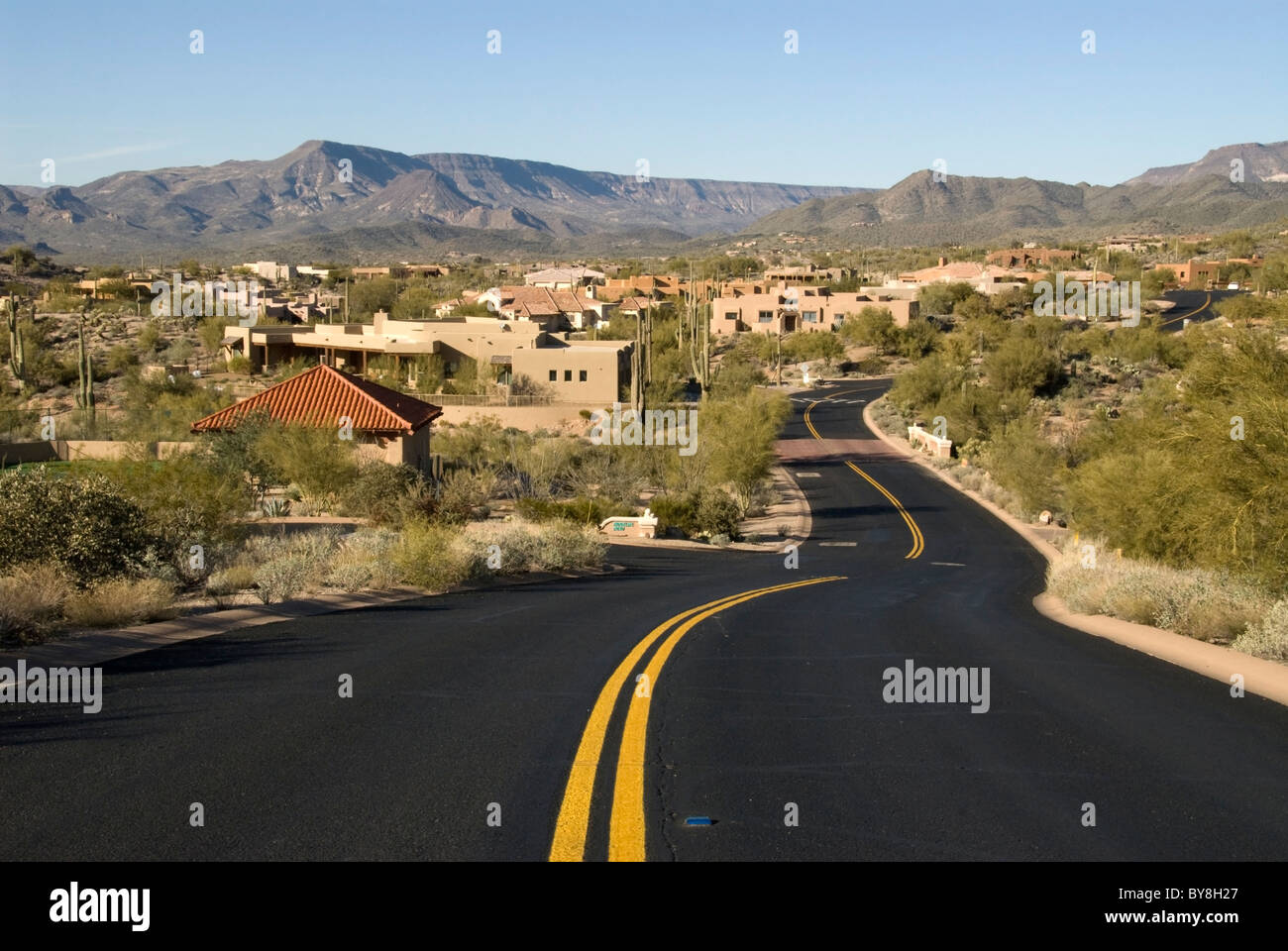 Street dans le nord de Phoenix, Arizona Banque D'Images