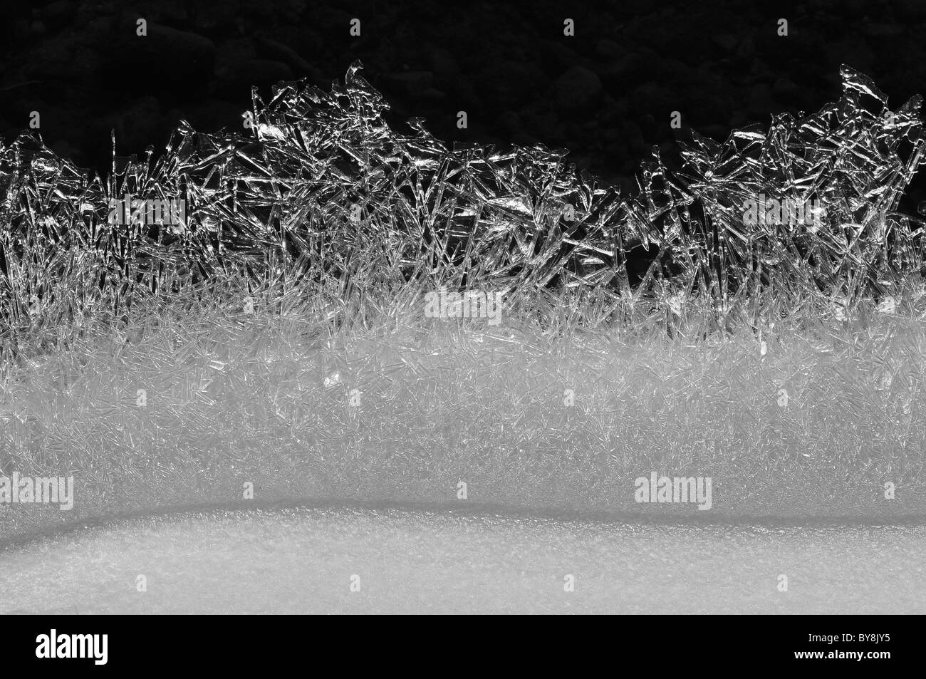 Les cristaux de glace de rivière Banque D'Images