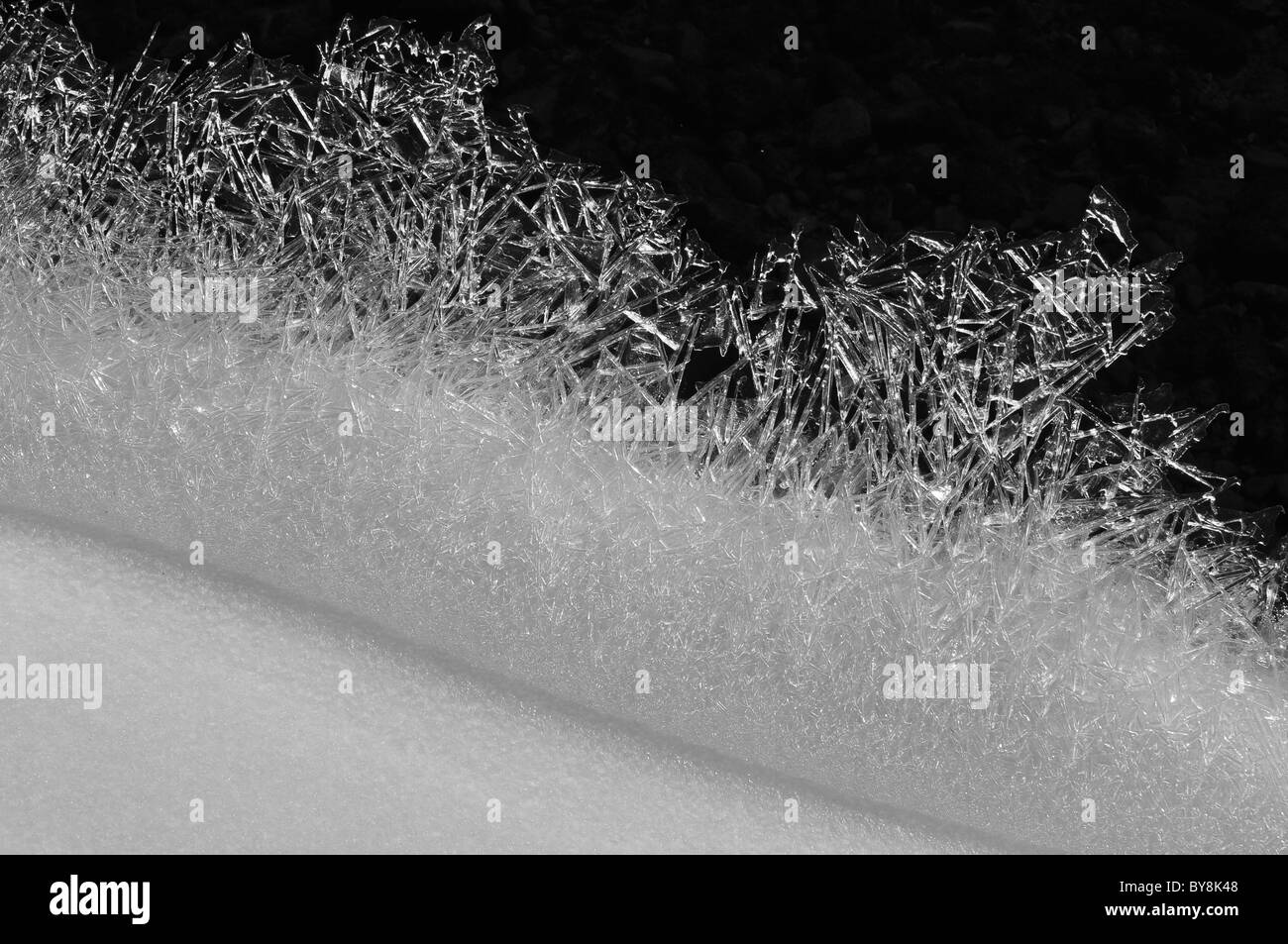 Les cristaux de glace de rivière Banque D'Images