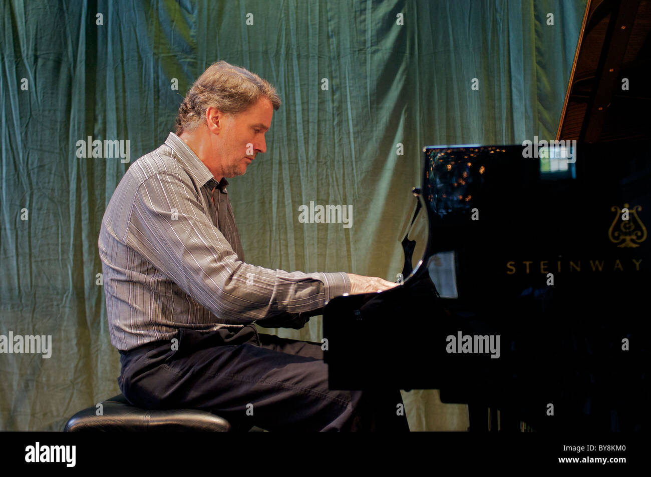 Bobo Stenson, le Swedish Grammy Award Winning pianiste, photographiés au cours de répétitions pour sa performance de la Fête du Bain. Banque D'Images