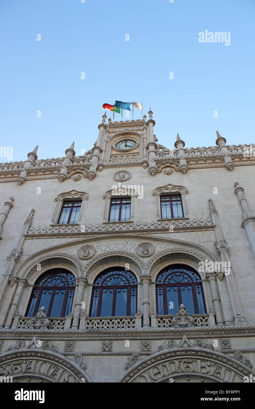 Façade de la Gare du Rossio (Estacao Central), conçu par Jose Luis Monteiro (1886-87), la Baixa, Lisbonne, Portugal Banque D'Images