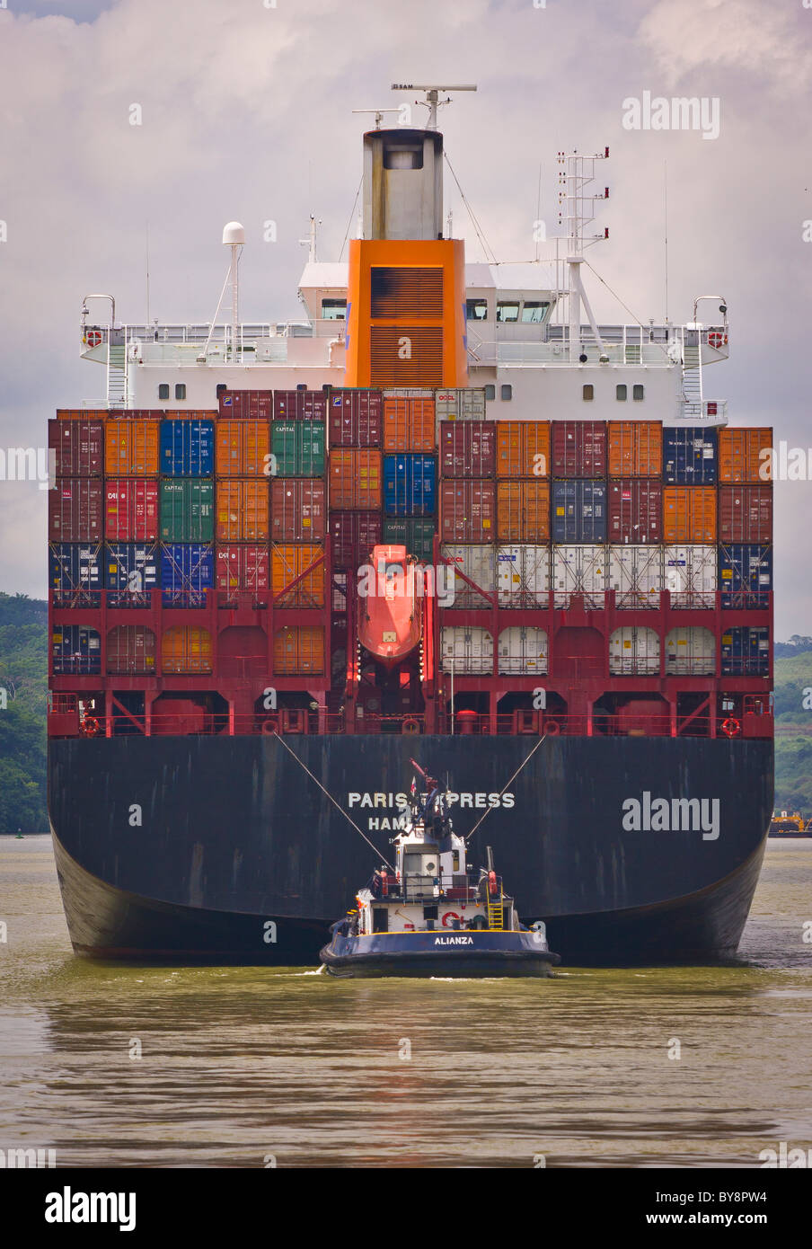 PANAMA - Hapag-Lloyd container ship sur Canal de Panama. Banque D'Images